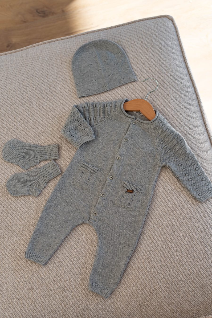 Ensemble combinaison chaussettes et bonnet bébé Joann