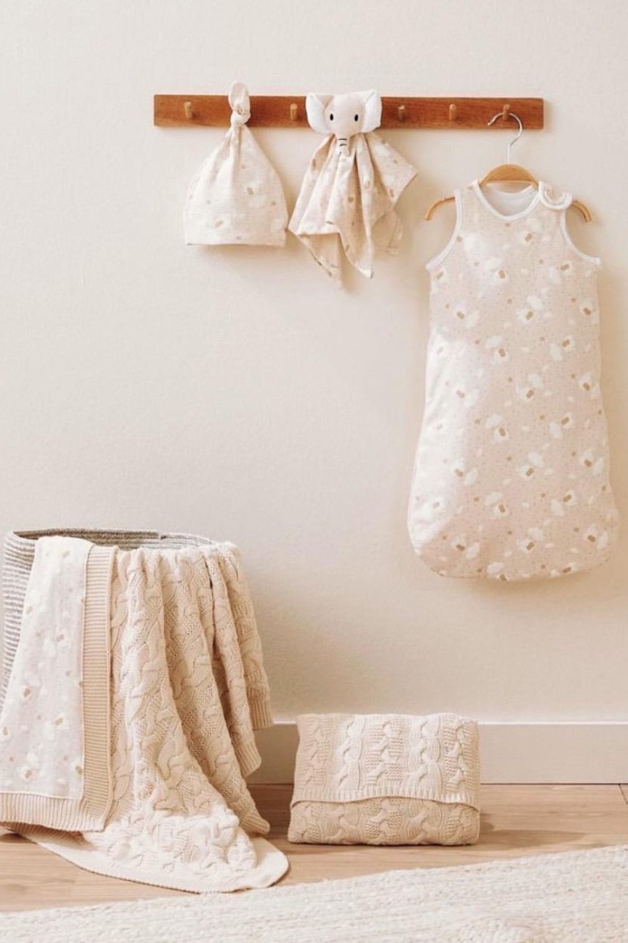 Coffret nuit gigoteuse bonnet couverture coussin et doudou