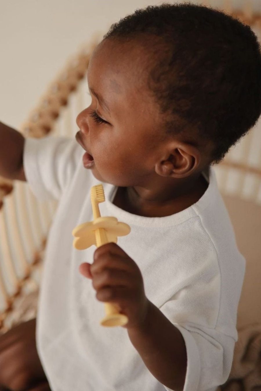 Brosse à dents d’apprentissage en silicone forme fleur jaune