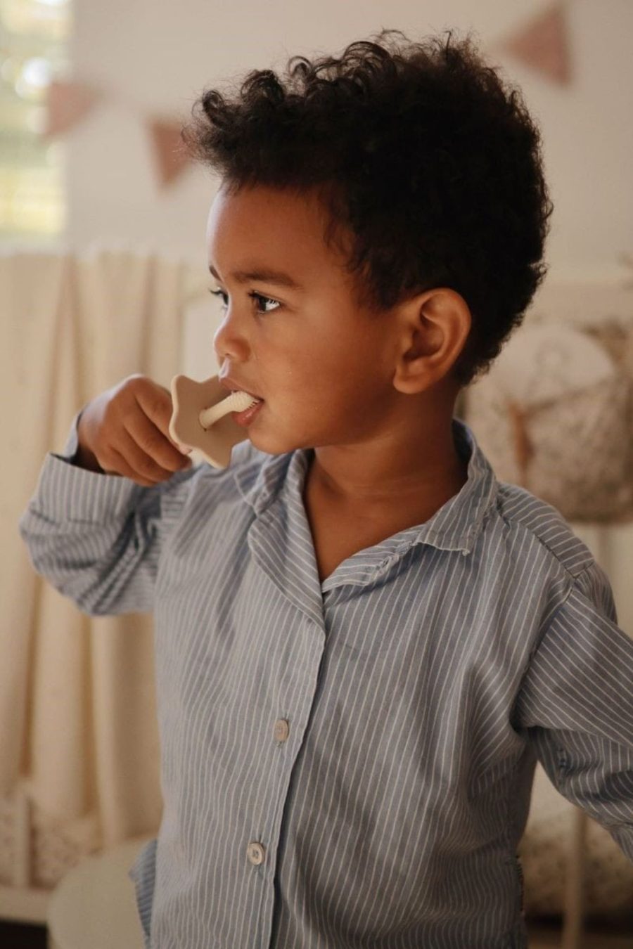Brosse à dents d’apprentissage en silicone forme fleur beige